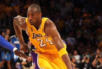 LOS ANGELES, CA - JUNE 04:  Kobe Bryant #24 of the Los Angeles Lakers drives against the Orlando Magic in Game One of the 2009 NBA Finals at Staples Center on June 4, 2009 in Los Angeles, California. NOTE TO USER: User expressly acknowledges and agrees that, by downloading and or using this photograph, User is consenting to the terms and conditions of the Getty Images License Agreement.  (Photo by Jed Jacobsohn/Getty Images)