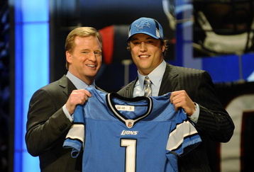 NEW YORK - APRIL 25:  NFL Commissioner Roger Goodell stands with Detroit Lions #1 draft pick Matthew Stafford at  Radio City Music Hall for the 2009 NFL Draft on April 25, 2009 in New York City  (Photo by Jeff Zelevansky/Getty Images)