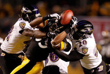 PITTSBURGH - JANUARY 18:  Nate Washington #85 of the Pittsburgh Steelers attempts to make a reception against Frank Walker #41, Jim Leonhard #36 and Ed Reed #20 of the Baltimore Ravens during the AFC championship game on January 18, 2009 at Heinz Field in Pittsburgh, Pennsylvania.  (Photo by Gregory Shamus/Getty Images)