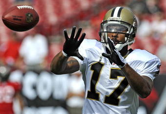 TAMPA, FL - NOVEMBER 30:  Wide receiver Robert Meachem #17 of the New Orleans Saints grabs a warm up pass before play against the Tampa Bay Buccaneers at Raymond James Stadium on November 30, 2008 in Tampa, Florida.  (Photo by Al Messerschmidt/Getty Images)