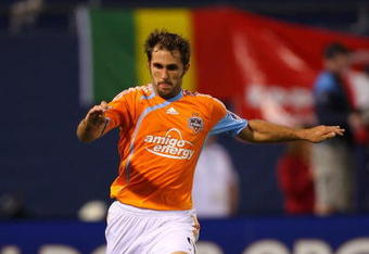 EAST RUTHERFORD, NJ - MAY 16:  Brian Mullan #9 of the Houston Dynamo plays the ball against the New York Red Bulls at Giants Stadium in the Meadowlands on May 16, 2009 in East Rutherford, New Jersey. Houston and New York play to a 1-1 Tie.  (Photo by Mike Stobe/Getty Images for New York Red Bull)