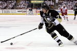 PITTSBURGH - JUNE 04:  Evgeni Malkin #71 of the Pittsburgh Penguins skates against the Detroit Red Wings during Game Four of the 2009 NHL Stanley Cup Finals on June 4, 2009 at Mellon Arena in Pittsburgh, Pennsylvania.  (Photo by Jim McIsaac/Getty Images)