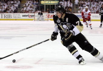 PITTSBURGH - JUNE 04:  Evgeni Malkin #71 of the Pittsburgh Penguins skates against the Detroit Red Wings during Game Four of the 2009 NHL Stanley Cup Finals on June 4, 2009 at Mellon Arena in Pittsburgh, Pennsylvania.  (Photo by Jim McIsaac/Getty Images)