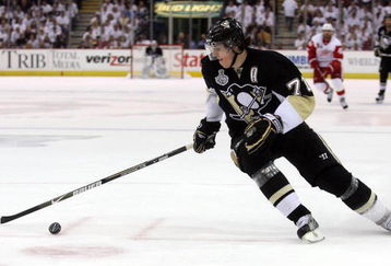 PITTSBURGH - JUNE 04:  Evgeni Malkin #71 of the Pittsburgh Penguins skates against the Detroit Red Wings during Game Four of the 2009 NHL Stanley Cup Finals on June 4, 2009 at Mellon Arena in Pittsburgh, Pennsylvania.  (Photo by Jim McIsaac/Getty Images)