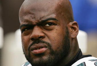 CLEVELAND - OCTOBER 24:  Offensive tackle Tra Thomas #72 of the Philadelphia Eagles stands on the field during the game with the Cleveland Browns on October 24, 2004 at Cleveland Browns Stadium in Cleveland, Ohio. The Eagles defeated the Browns 34-31 in overtime. (Photo by Ronald Martinez/Getty Images) 