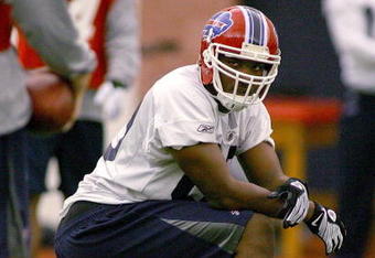ORCHARD PARK, NY - MAY 01: Shawn Nelson #89 of the Buffalo Bills takes a break during Buffalo Bills Minicamp at Buffalo Bills Fieldhouse on May 1, 2009 in Orchard Park, New York.  (Photo by Rick Stewart/Getty Images)