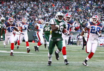 EAST RUTHERFORD, NJ - DECEMBER 14:  Leon Washington #29 of The New York Jets scores a touchdown in the second quarter against  The Buffalo Bills during their game on December 14, 2008 at Giants Stadium in East Rutherford, New Jersey.  (Photo by Al Bello/Getty Images)