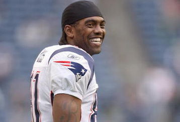 SEATTLE - DECEMBER 07:  Randy Moss #81 of the New England Patriots warms-up on the field before the game against the Seattle Seahawks on December 7, 2008 at Qwest Field in Seattle, Washington. The Patriots defeated the Seahawks 24-21. (Photo by Otto Greule Jr/Getty Images)
