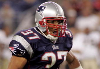 FOXBOROUGH, MA - AUGUST 18: Safety Rodney Harrison #37 of the New England Patriots runs with the ball after an interception against the New Orleans Saints during their pre season game at Gillette Stadium on August 18, 2005 in Foxborough, Massachusetts. The Saints defeated the Patriots 37-27. (Photo by Jim McIsaac/Getty Images)       