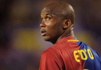 VALLADOLID, SPAIN - APRIL 04:  Samuel Eto'o of Barcelona looks up during the La Liga match between Valladolid and Barcelona at the Jose Zorrilla stadium on April 4, 2009 in Valladolid, Spain.  (Photo by Denis Doyle/Getty Images)