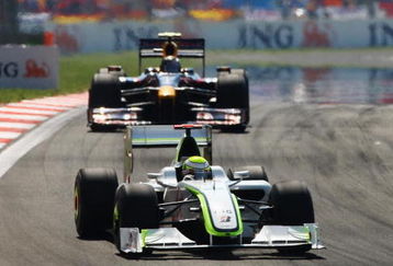 ISTANBUL, TURKEY - JUNE 07:  Jenson Button of Great Britain and Brawn GP leads from Sebastian Vettel of Germany and Red Bull Racing during the Turkish Formula One Grand Prix at Istanbul Park on June 7, 2009, in Istanbul, Turkey.  (Photo by Paul Gilham/Getty Images)