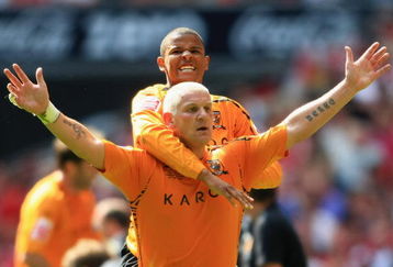 LONDON - MAY 24:  Dean Windass of Hull City celebrates with Fraizer Campbell as he scores their first goal during the Coca Cola Championship Playoff Final match between Hull City and Bristol City at Wembley Stadium on May 24, 2008 in London, England.  (Photo by Jamie McDonald/Getty Images)