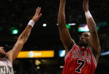 BOSTON - MAY 02:  Ben Gordon #7 of the Chicago Bulls takes a shot as Eddie House #50 of the Boston Celtics defends in Game Seven of the Eastern Conference Quarterfinals during the 2009 NBA Playoffs at TD Banknorth Garden on May 2, 2009 in Boston, Massachusetts. The Celtics defeated the Bulls 109-99. NOTE TO USER: User expressly acknowledges and agrees that, by downloading and or using this photograph, User is consenting to the terms and conditions of the Getty Images License Agreement.  (Photo by Elsa/Getty Images)
