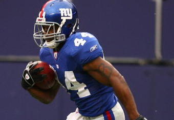 EAST RUTHERFORD, NJ - NOVEMBER 16:  Ahmad Bradshaw #44 of the New York Giants of the Baltimore Ravens during their game on November 16, 2008 at Giants Stadium in East Rutherford, New Jersey.  (Photo by Al Bello/Getty Images)