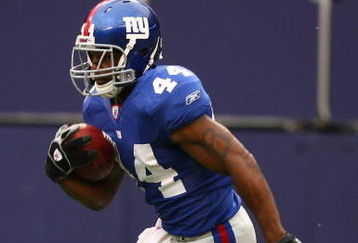 EAST RUTHERFORD, NJ - NOVEMBER 16:  Ahmad Bradshaw #44 of the New York Giants of the Baltimore Ravens during their game on November 16, 2008 at Giants Stadium in East Rutherford, New Jersey.  (Photo by Al Bello/Getty Images)