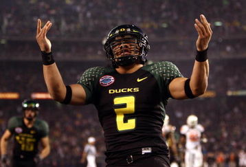 SAN DIEGO, CA - DECEMBER 30:   Quarterback Jeremiah Masoli #2 of the University of Oregon Ducks runs into the endzone for a touchdown against the Oklahoma State University Cowboys during the Pacific Life Holiday Bowl at Qualcomm Stadium on December 30, 2008 in San Diego, California. The Ducks won 42-31. (Photo by Donald Miralle/Getty Images)