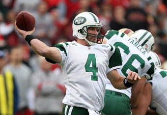 SAN FRANCISCO - DECEMBER 07:  Brett Favre #4 of the New York Jets  passes against the San Francisco 49ers during an NFL game on December 7, 2008 at Candlestick Park in San Francisco, California.  (Photo by Jed Jacobsohn/Getty Images)