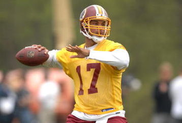 ASHBURN, VA - MAY 1:  Jason Campbell #17 of the Washington Redskins throws a pass during minicamp on May 1, 2009 at Redskins Park in Ashurn, Virginia.   (Photo by Mitchell Layton/Getty Images)