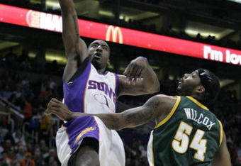 PHOENIX - FEBRUARY 8:  Amare' Stoudemire #1 of the Phoenix Suns lays the ball in against Chris Wilcox #54 of the Seattle SuperSonics on February 8, 2008 at US Airways Center in Phoenix, Arizona. NOTE TO USER: User expressly acknowledges and agrees that, by downloading and or using this Photograph, user is consenting to the terms and conditions of the Getty Images License Agreement.(Photo by Domenic Centofanti/Getty Images)