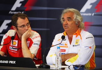 ISTANBUL, TURKEY - JUNE 05:  (L-R) Ferrari Sporting Director Stefano Domenicali and Renault F1 Team Principal Flavio Briatore attend a press conference following practice for the Turkish Formula One Grand Prix at Istanbul Park on June 5, 2009, in Istanbul, Turkey.  (Photo by Mark Thompson/Getty Images)