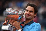PARIS - JUNE 07:  Roger Federer of Switzerland poses with the trophy as he celebrates victory during the Men's Singles Final match against Robin Soderling of Sweden on day fifteen of the French Open at Roland Garros on June 7, 2009 in Paris, France.  (Photo by Ryan Pierse/Getty Images)