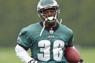 PHILADELPHIA - MAY 1: Running back Brian Westbrook #36 of the Philadelphia Eagles practices during mini camp at the NovaCare Complex on May 1, 2009 in Philadelphia, Pennsylvania.  (Photo by Hunter Martin/Getty Images)