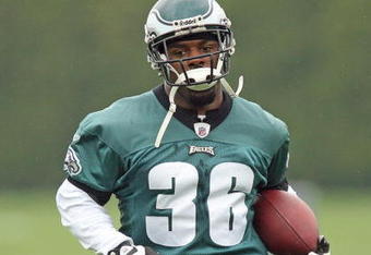 PHILADELPHIA - MAY 1: Running back Brian Westbrook #36 of the Philadelphia Eagles practices during mini camp at the NovaCare Complex on May 1, 2009 in Philadelphia, Pennsylvania.  (Photo by Hunter Martin/Getty Images)