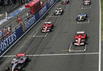 SILVERSTONE, UNITED KINGDOM - JUNE 11:  Fernando Alonso of Spain and Renault leads at the start of the F1 British Grand Prix on June 11th, 2006 at Silverstone, England.  (Photo by Bryn Lennon/Getty Images)