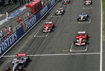 SILVERSTONE, UNITED KINGDOM - JUNE 11:  Fernando Alonso of Spain and Renault leads at the start of the F1 British Grand Prix on June 11th, 2006 at Silverstone, England.  (Photo by Bryn Lennon/Getty Images)