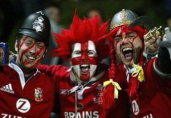 Lions-fans_1013857c_cropped
