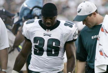 PHILADELPHIA - SEPTEMBER 21: Brian Westbrook #36 of the Philadelphia Eagles is escorted by a trainer as he leaves the field with an injury against the Pittsburgh Steelers during the first half on September 21, 2008 at Lincoln Financial Field in Philadelphia, Pennsylvania. (Photo by Chris Gardner/Getty Images)