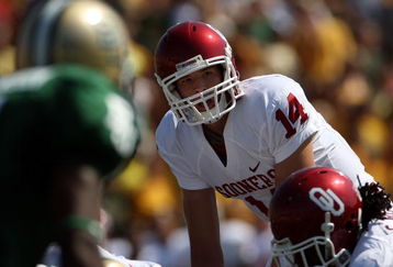 WACO, TX - OCTOBER 04:  Quarterback Sam Bradford #14 of the Oklahoma Sooners prepares for the snap against the Baylor Bears at Floyd Casey Stadium on October 4, 2008 in Waco, Texas.  (Photo by Ronald Martinez/Getty Images)