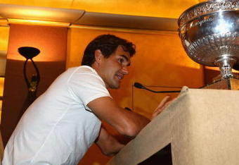PARIS - JUNE 08:  Roger Federer of Switzerland speaks during a French Open press conference at the Park Hyatt on June 8, 2009 in Paris, France.  (Photo by Ryan Pierse/Getty Images)
