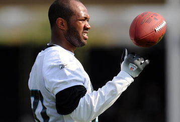 JACKSONVILLE, FL - MAY 1:  Wide receiver Torry Holt #81 of the Jacksonville Jaguars watches play during a team mini-camp on May 1, 2009 on the practice fields at Jacksonville Municipal Stadium in Jacksonville, Florida.  (Photo by Al Messerschmidt/Getty Images)