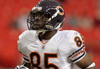 ATLANTA - OCTOBER 12:  Earl Bennett #85 of the Chicago Bears warms up before the game against the Atlanta Falcons at the Georgia Dome on October 12, 2008 in Atlanta, Georgia.  (Photo by Kevin C. Cox/Getty Images)