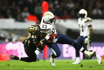 LONDON - OCTOBER 26:  Antonio Gates of the San Diego Chargers catches ahead of Roman Harper of New Orleans Saints during the Bridgestone International Series NFL match between San Diego Chargers and New Orleans Saints at Wembley Stadium on October 26, 2008 in London, England.  (Photo by Laurence Griffiths/Getty Images)