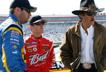 BRISTOL, TN - MARCH 21: Elliott Sadler (L) driver of the #19 Best Buy Dodge talks with Kasey Kahne (C) driver of the #9 Budweiser Dodge and Racing Legend Richard Petty during practice for the NASCAR Sprint Cup Series Food City 500 at Bristol Motor Speedway on March 21, 2009 in Bristol, Tennessee.  (Photo by John Harrelson/Getty Images)