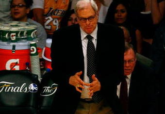 LOS ANGELES, CA - JUNE 07:  Head coach Phil Jackson of the Los Angeles Lakers calls a time out in the second half against the Orlando Magic in Game Two of the 2009 NBA Finals at Staples Center on June 7, 2009 in Los Angeles, California. NOTE TO USER: User expressly acknowledges and agrees that, by downloading and or using this photograph, User is consenting to the terms and conditions of the Getty Images License Agreement.  (Photo by Jeff Gross/Getty Images)