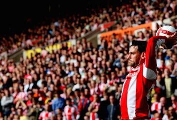 STOKE, ENGLAND - MAY 02: Rory Delap of Stoke unleashes a long throw during the Barclays Premier League match between Stoke City and West Ham United at the Britannia Stadium on May 2, 2009 in Stoke, England.  (Photo by Ross Kinnaird/Getty Images)