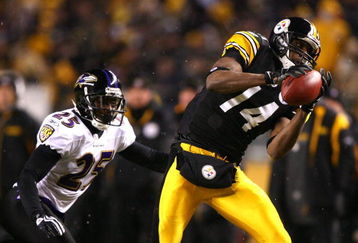 PITTSBURGH - JANUARY 18:  Limas Sweed #14 of the Pittsburgh Steelers makes a reception against Evan Oglesby #25 of the Baltimore Ravens during the AFC Championship game on January 18, 2009 at Heinz Field in Pittsburgh, Pennsylvania.  (Photo by Al Bello/Getty Images)
