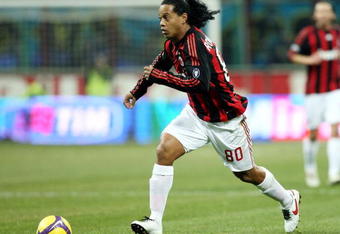 MILAN, ITALY - FEBRUARY 15: Forward Ronaldinho of AC Milan in action during FC Inter Milan v AC Milan - Serie A match on February 15, 2009 in Milan, Italy.  (Photo by Vittorio Zunino Celotto/Getty Images)