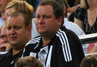 NEWCASTLE-UPON-TYNE, UNITED KINGDOM - SEPTEMBER 01: Mike Ashley, Owner of Newcastle united looks on during the Barclays Premier League match between Newcastle United and Wigan Athletic at St.James Park on September 1, 2007 in Newcastle, England.  (Photo by Matthew Lewis/Getty Images)