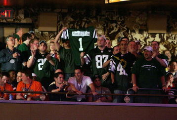 NEW YORK - APRIL 26:  Fans of the New York Jets cheer thier teams first round draft pick during the 2008 NFL Draft on April 26, 2008 at Radio City Music Hall in New York, New York.  (Photo by Jim McIsaac/Getty Images)
