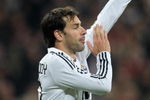 MADRID, SPAIN - NOVEMBER 05:  Ruud van Nistelrooy of Real Madrid appeals for a hand ball during the UEFA Champions League Group H match between Real Madrid and Juventus at the Santiago Bernabeu stadium on November 5, 2008 in Madrid, Spain. Real Madrid lost the match 2-0.  (Photo by Jasper Juinen/Getty Images)