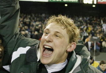 EAST RUTHERFORD, NJ - DECEMBER 29:  Quarterback Chad Pennington #10 of the New York Jets celebrates victory over the Green Bay Packers and winning the AFC East championship at Giants Stadium on December 29, 2002 in East Rutherford, New Jersey. The Jets won 42-17. (Photo by Al Bello/Getty Images)