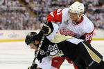 PITTSBURGH - JUNE 09:  Tyler Kennedy #48 of the Pittsburgh Penguins loses his balance while handling the puck against Marian Hossa #81 of the Detroit Red Wings during Game Six of the NHL Stanley Cup Finals at the Mellon Arena on June 9, 2009 in Pittsburgh, Pennsylvania.  (Photo by Harry How/Getty Images)