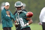 PHILADELPHIA - MAY 1: First round draft pick wide receiver Jeremy Maclin #18 of the Philadelphia Eagles practices during mini camp at the NovaCare Complex on May 1, 2009 in Philadelphia, Pennsylvania.  (Photo by Hunter Martin/Getty Images)