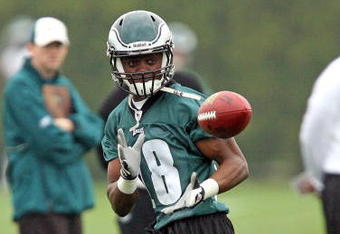 PHILADELPHIA - MAY 1: First round draft pick wide receiver Jeremy Maclin #18 of the Philadelphia Eagles practices during mini camp at the NovaCare Complex on May 1, 2009 in Philadelphia, Pennsylvania.  (Photo by Hunter Martin/Getty Images)
