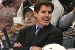 PITTSBURGH - OCTOBER 23: Head coach Peter Laviolette of the Carolina Hurricanes instructs his players on the bench during a game against the Pittsburgh Penguins on October 23, 2008 at Mellon Arena in Pittsburgh, Pennsylvania.  (Photo by Jamie Sabau/Getty Images)