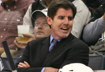 PITTSBURGH - OCTOBER 23: Head coach Peter Laviolette of the Carolina Hurricanes instructs his players on the bench during a game against the Pittsburgh Penguins on October 23, 2008 at Mellon Arena in Pittsburgh, Pennsylvania.  (Photo by Jamie Sabau/Getty Images)